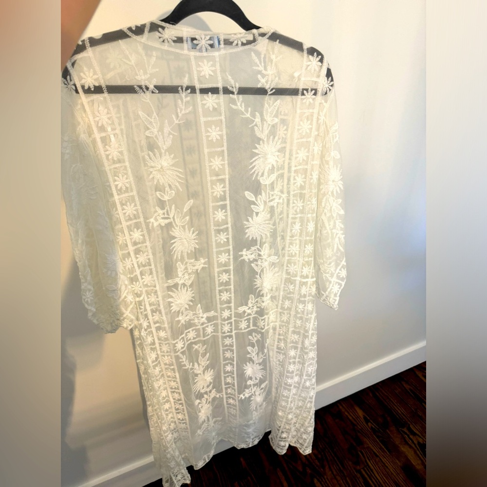 WHITE KIMONO